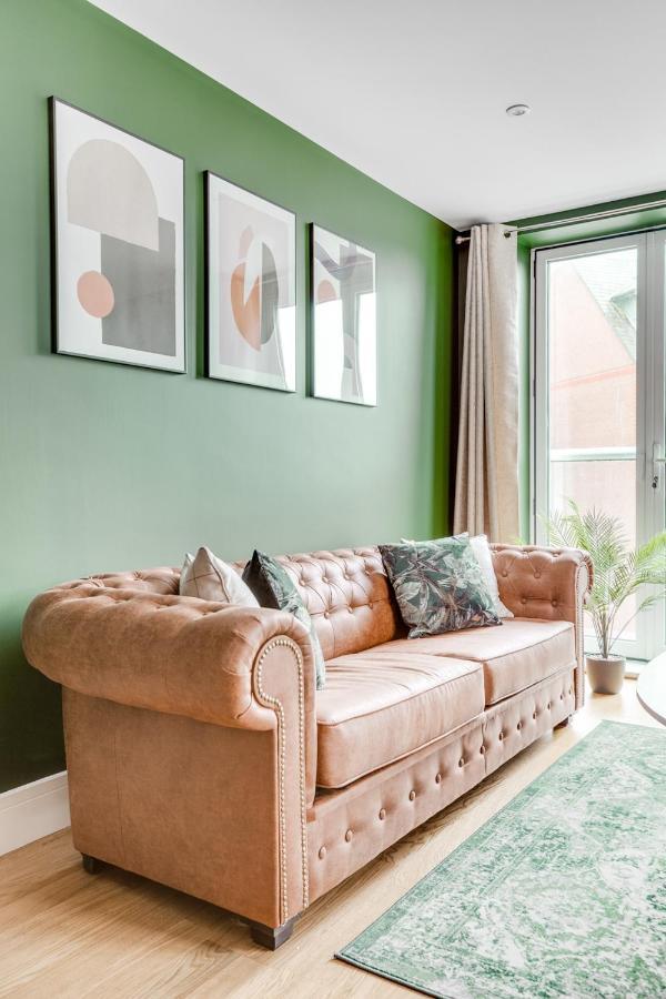 Executive 2 Bedroom Apt City Centre Free Pkg , Wifi By Tent Serviced Apartments Staines-upon-Thames Exterior foto